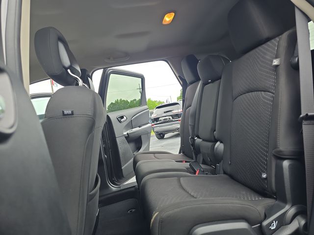 Used 2018 Gray Dodge SE image 16