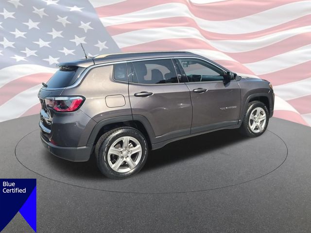 Used 2023 Gray Jeep Latitude image 3