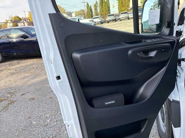 2025 Mercedes-Benz Sprinter 2500 Cargo 144 WB photo