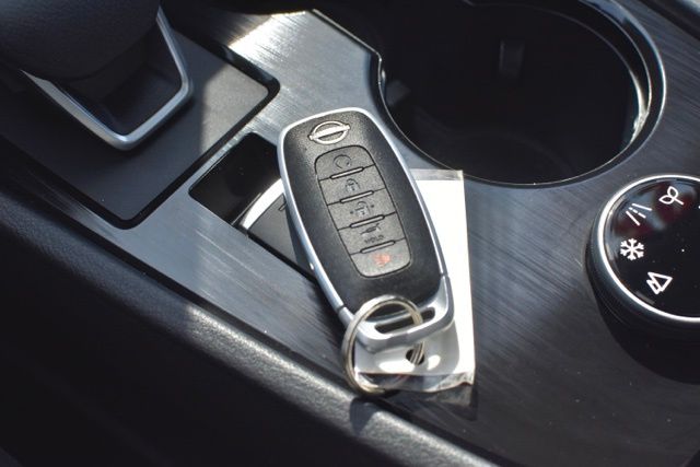 Used 2025 Nissan Rogue SL 4D Sport Utility