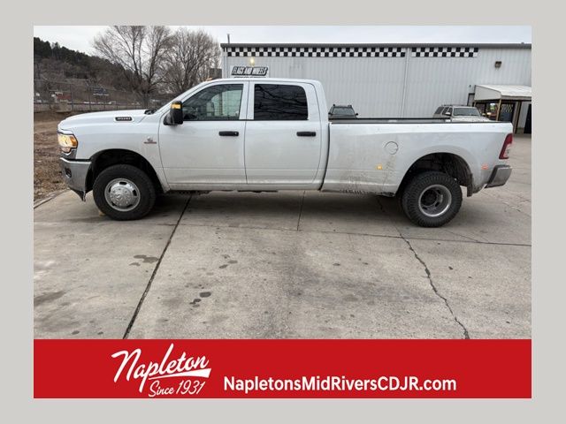 2023 RAM 3500 Tradesman Crew Cab LB DRW 4WD