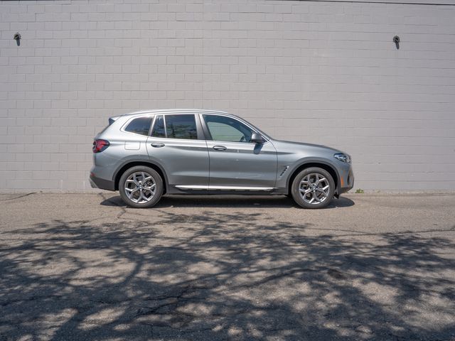 Used 2024 Gray BMW xDrive30i image 8