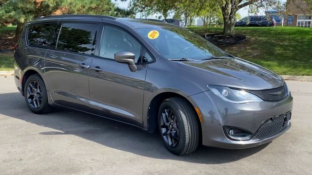 2018 Chrysler Pacifica Touring L 2