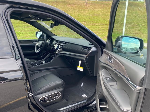 new 2025 Jeep Grand Cherokee car, priced at $52,418