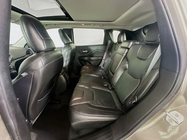 Thumbnail: 2019 Jeep Cherokee - 25