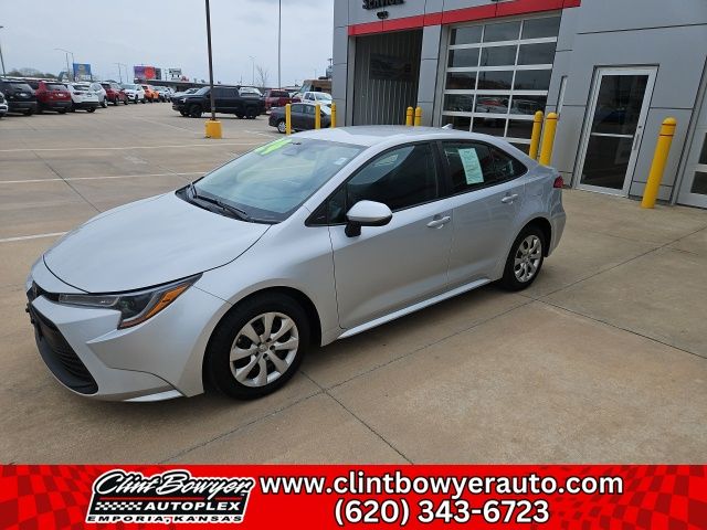 Silver 2024 Toyota Corolla LE FWD Sedan Front-Wheel Drive Continuously Variable Transmission