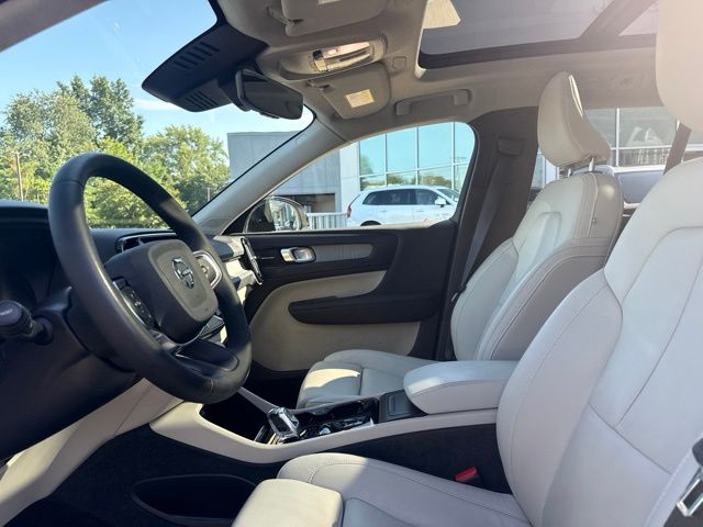Used 2024 Volvo XC40 SUV