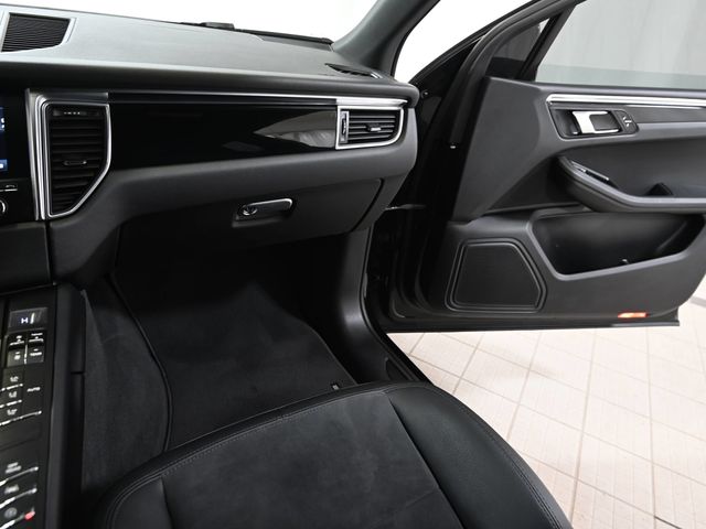 Used 2018 Black Porsche Base image 25