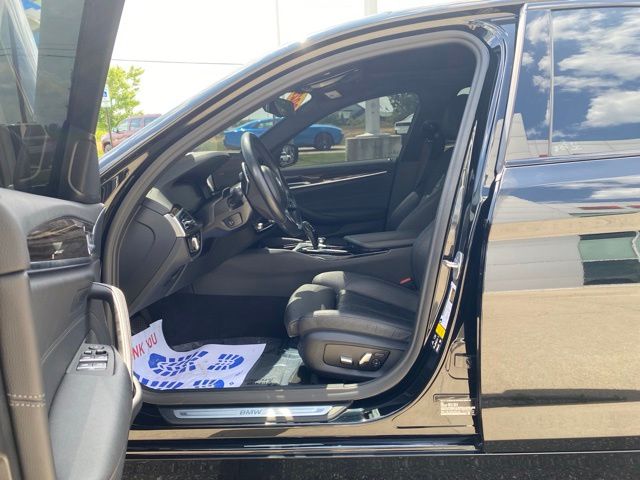 2022 BMW 5 Series 530i xDrive - Jet Black exterior view 11
