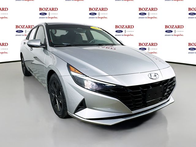2022 Shimmering Silver Pearl Hyundai Elantra SEL Sedan