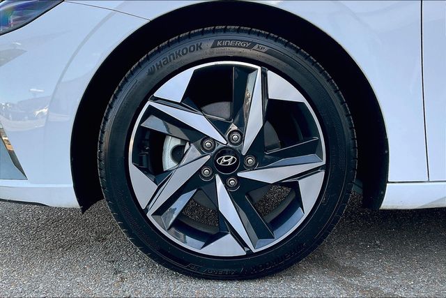 2022 Hyundai Elantra Hybrid Limited photo
