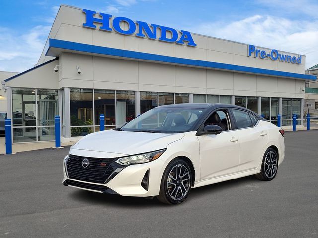 Aspen White/Super Black 2025 Nissan Sentra SR FWD Sedan Front-Wheel Drive Continuously Variable Transmission