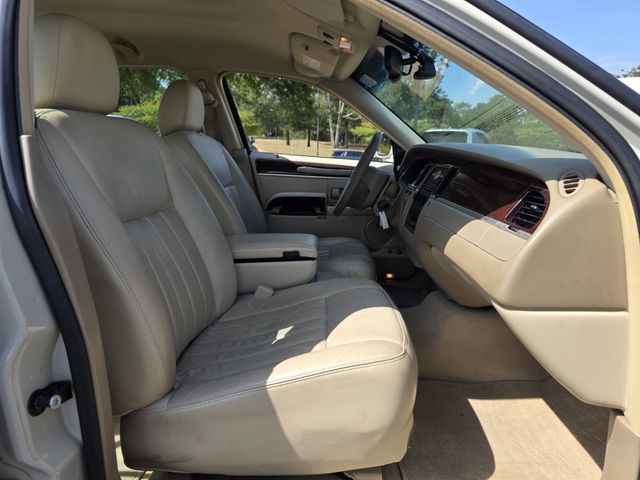 Used 2006 Lincoln Town Car Sedan