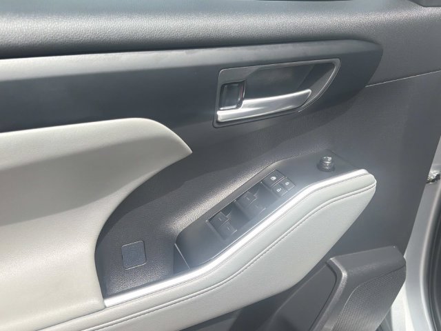 Used 2025 Toyota Highlander Hybrid SUV