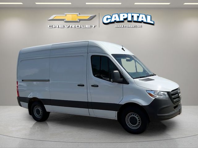Used 2025  Mercedes-Benz Cargo 144 WB image 9