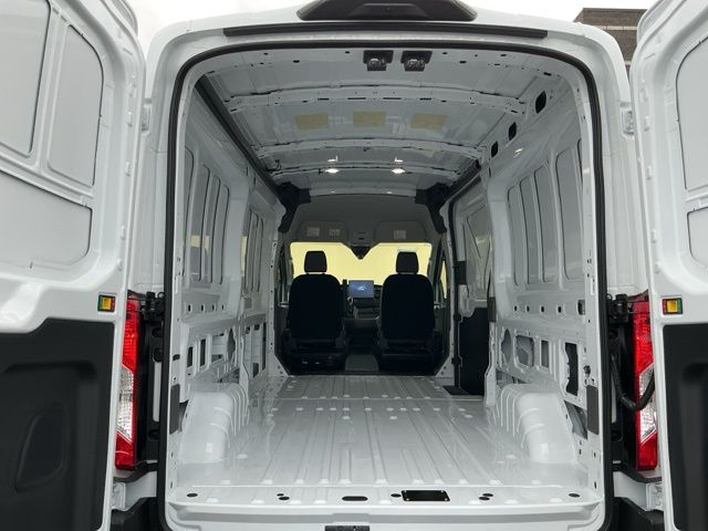 New 2026 Oxford White Ford Base image 8
