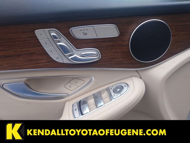 Used 2022 White Mercedes-Benz GLC 300 image 17