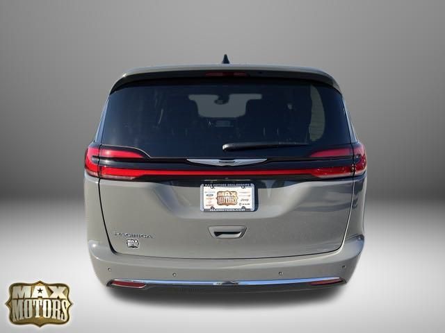 2024 Chrysler Pacifica Touring L 8