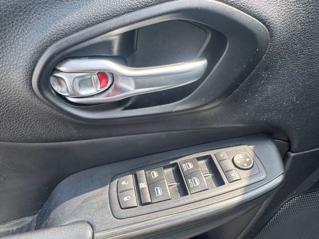 Used 2016 Silver Jeep Limited image 20