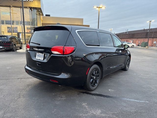 Used 2023 Black Chrysler LX image 4