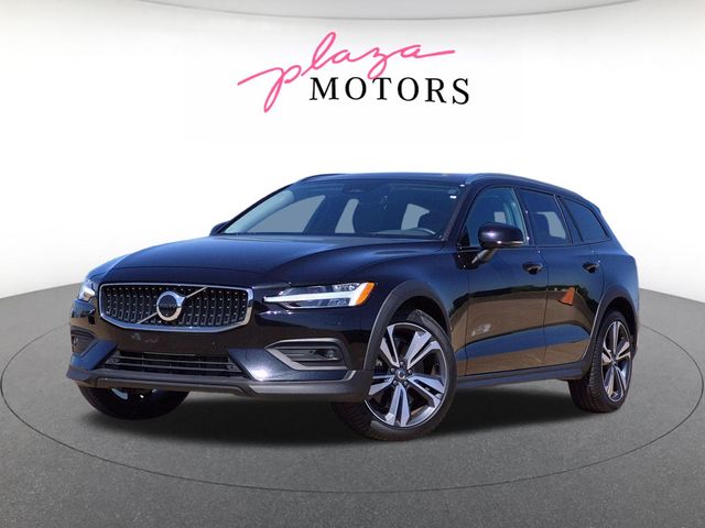 2025 Volvo V60 Cross Country B5 Plus