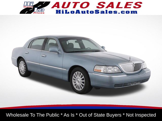 Blue 2005 Lincoln Town Car Sedan Rear-Wheel Drive 4-Speed Automatic Overdrive