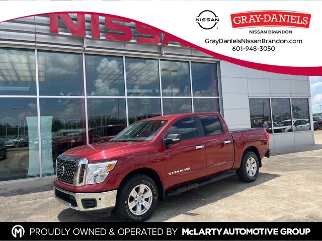 Cayenne Red 2018 Nissan Titan SV Crew Cab RWD Pickup Truck 4X2 7-Speed Automatic