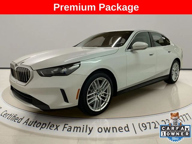 White Metallic 2025 BMW 5 Series 530i RWD Sedan Rear-Wheel Drive 8-Speed Automatic