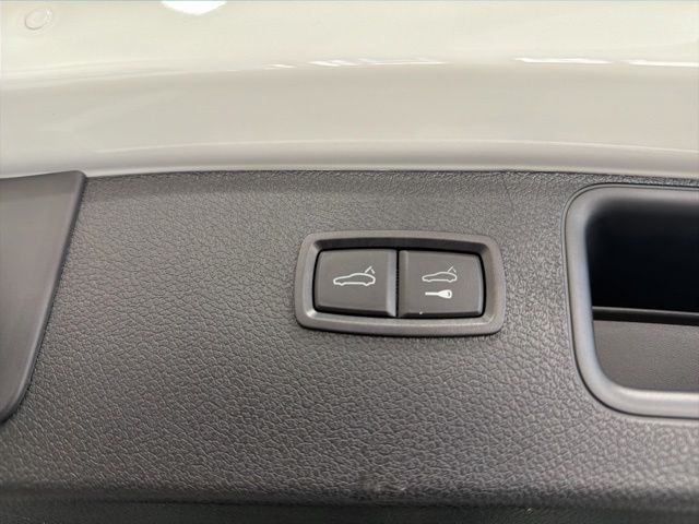 2025 Porsche Macan Base - Photo 37
