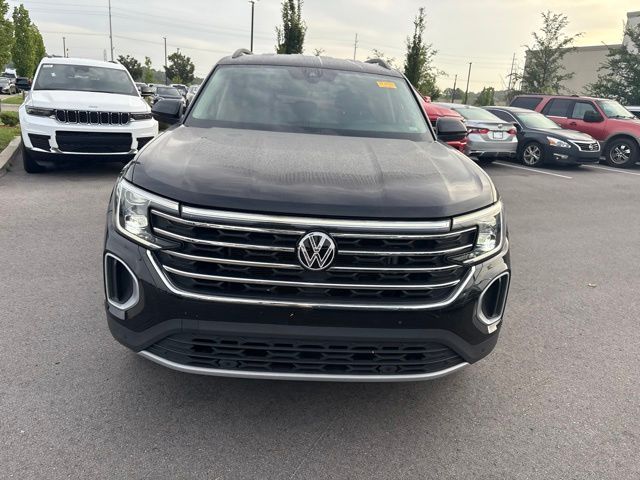 Used 2025 Black Volkswagen 2.0T SE w/Technology image 2