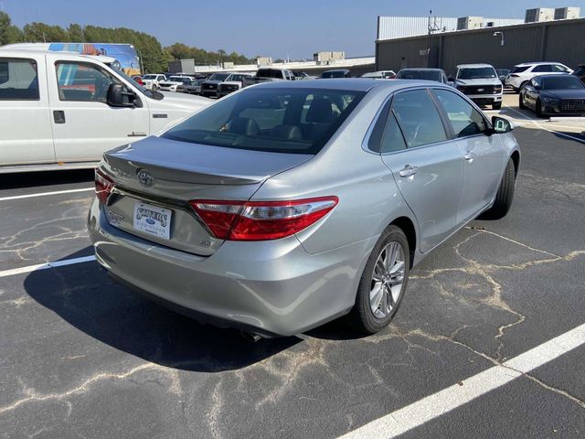 2016 Toyota Camry SE 3