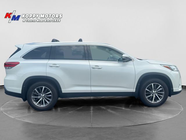 2019 Toyota Highlander XLE - Blizzard Pearl exterior view 6
