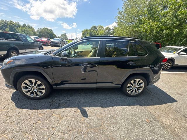Used 2022 Black Toyota XLE Premium image 3