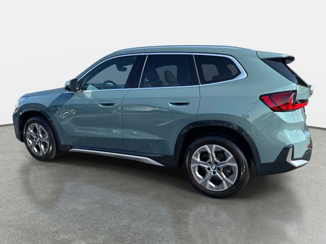 Used 2023 Green BMW xDrive28i image 3
