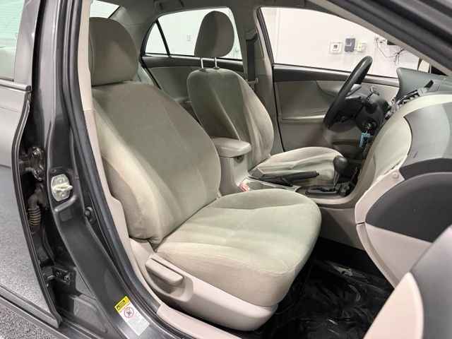 Used 2013 Gray Toyota L image 23