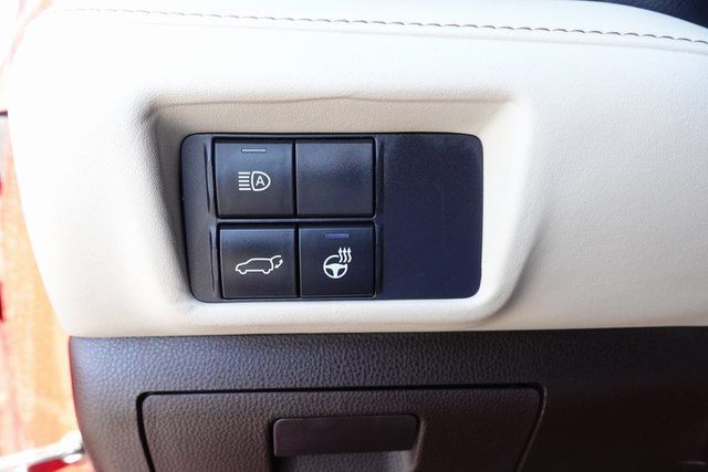 used 2022 Toyota Highlander car, priced at $32,499