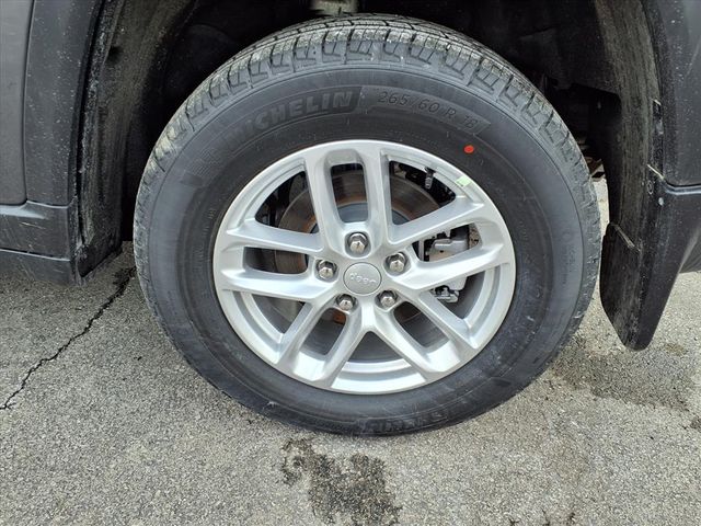 New 2025 Gray Jeep Laredo image 9