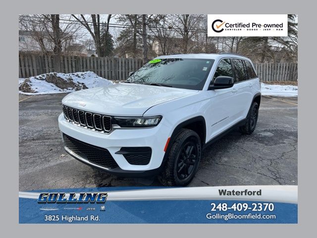 Bright White Clearcoat 2025 Jeep Grand Cherokee Laredo 4WD SUV / Crossover Four-Wheel Drive 8-Speed Automatic