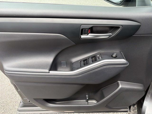 Used 2023 Toyota Highlander SUV