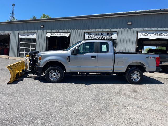 2021 Ford F-250SD XLT - Iconic Silver Metallic exterior view 4