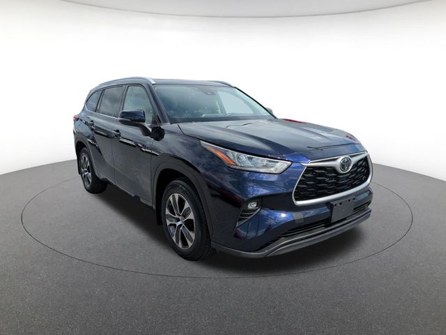 used 2022 Toyota Highlander car, priced at $32,771
