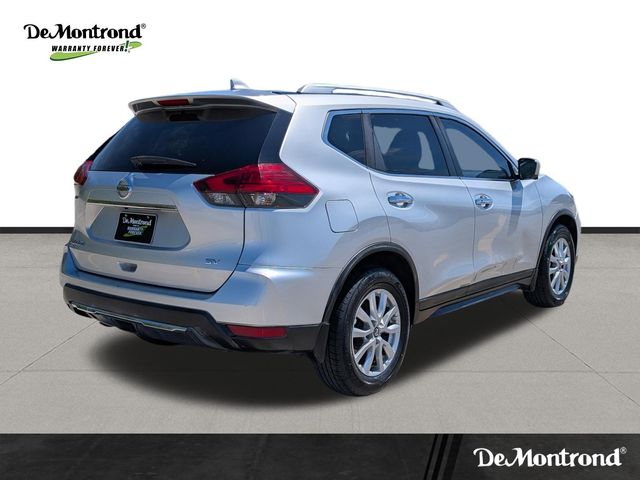2017 Nissan Rogue SV - 4