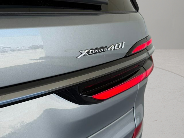 2026 BMW X7 40i - Photo 9