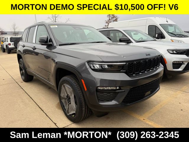 Baltic Gray Metallic Clearcoat 2025 Jeep Grand Cherokee SUV / Crossover Four-Wheel Drive 8-Speed Automatic