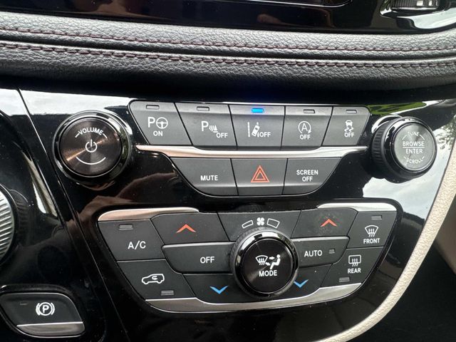 2018 Chrysler Pacifica - Image 14