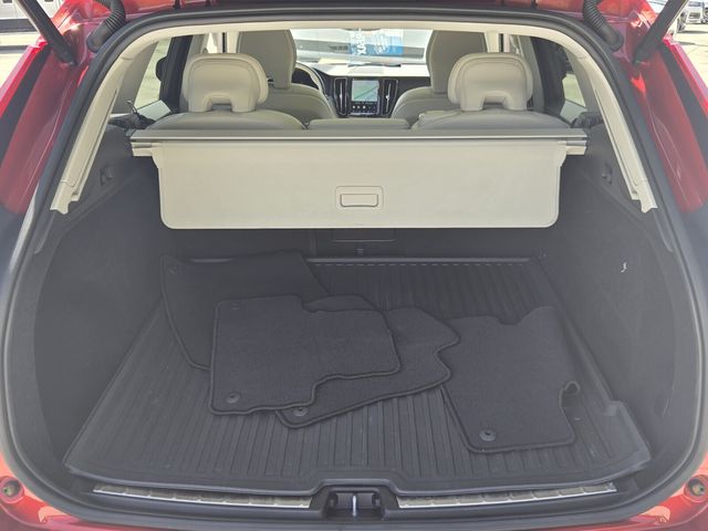 2023 Volvo XC60 - $31,877