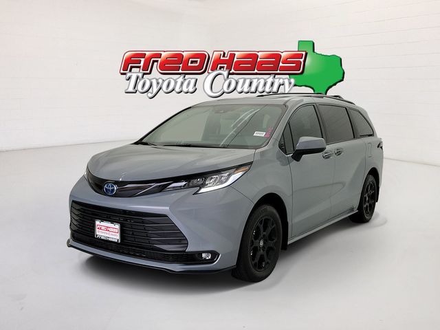 Cement 2025 Toyota Sienna Minivan All-Wheel Drive Continuously Variable Transmission