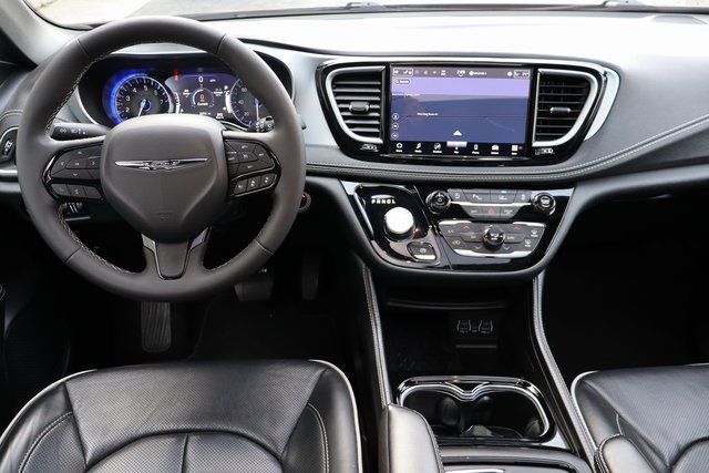 used 2025 Chrysler Pacifica car, priced at $34,500
