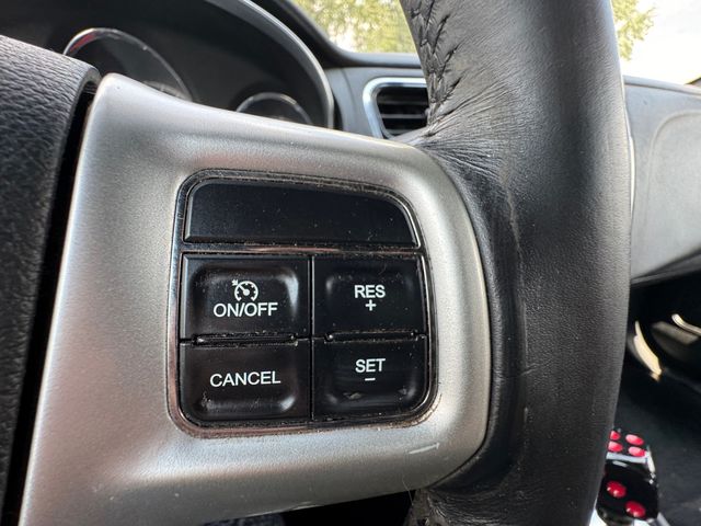 2011 Chrysler 200 Limited - Black exterior view 20