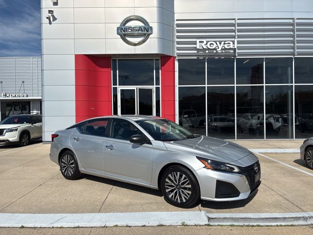 Brilliant Silver Metallic 2024 Nissan Altima 2.5 SV FWD Sedan Front-Wheel Drive Continuously Variable Transmission